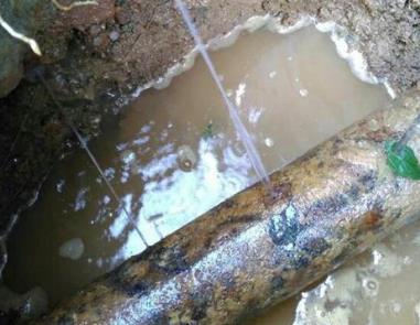 紫云楼顶渗水维修公司分享下地暖漏水的原因及检测方法。